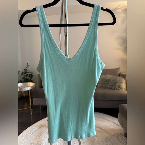 Guess Tank Top Green Sleeveless Top Size Medium - Picture 3 of 8